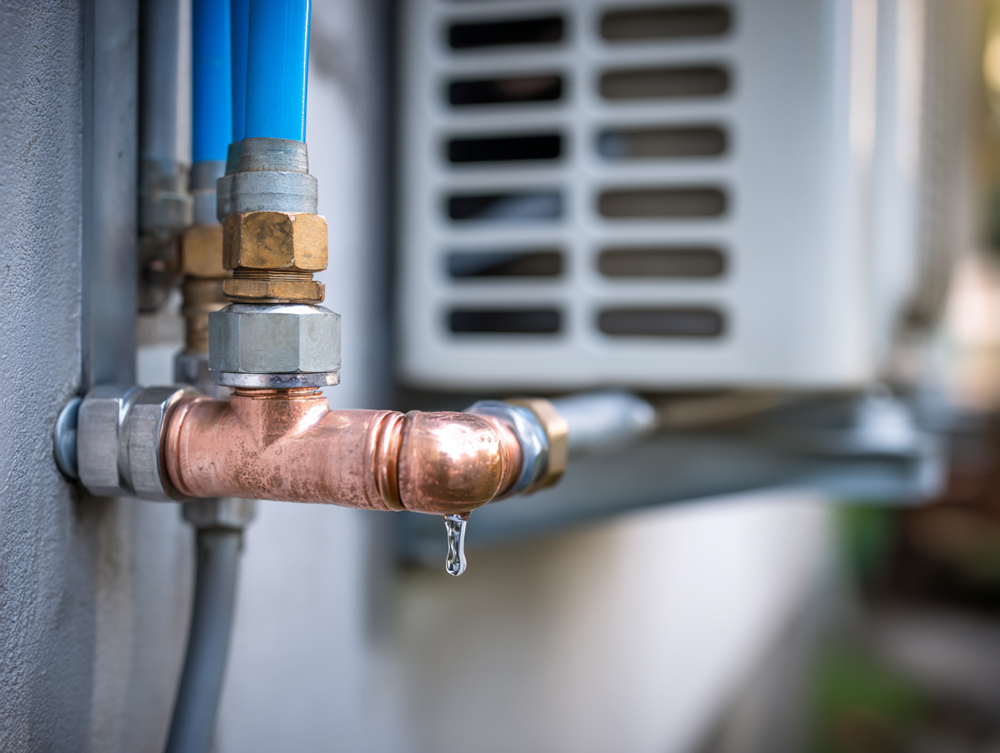 AC having a refrigerant leak